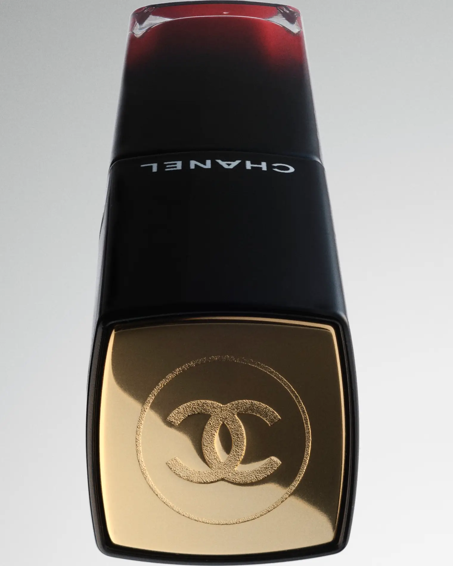 03 Alessandro-Sorci_Cosmetics_Elle3_Craetive-Paris.webp File type: image/webp