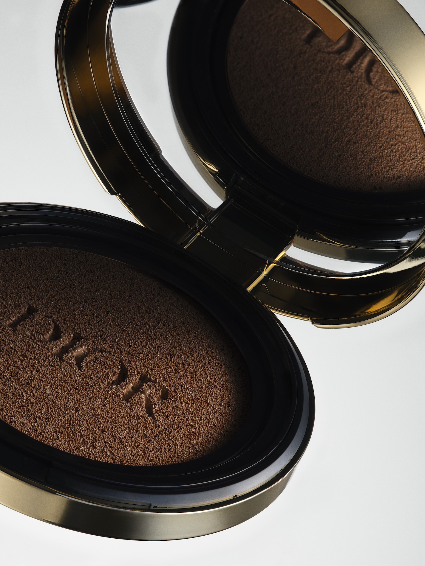 19 Alessandro-Sorci_Cosmetics_Elle4_Craetive-Paris.jpg File type: image/jpeg