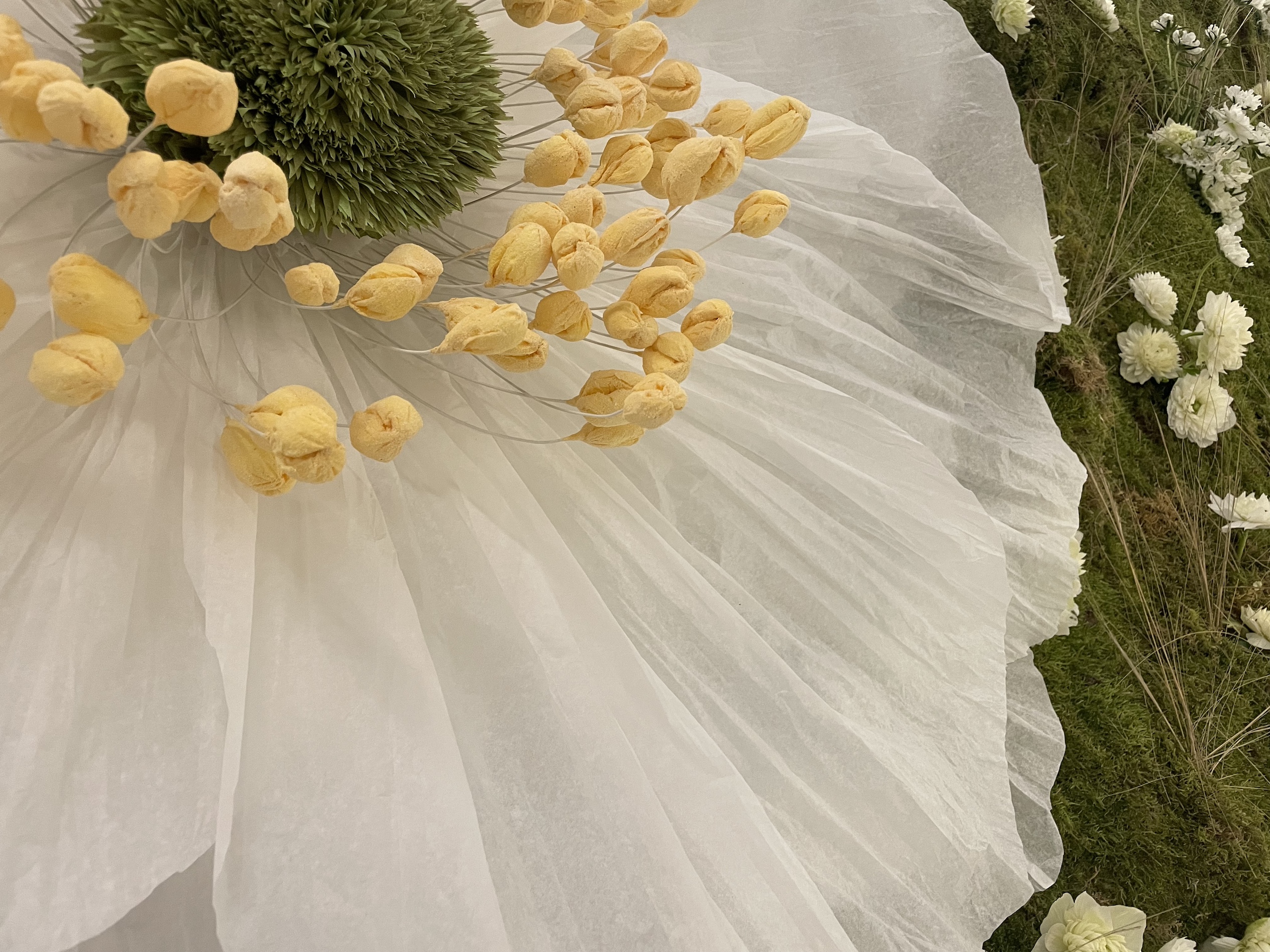 025 Cloe Vriet Craetive Paris Paper Artist Event Scenography