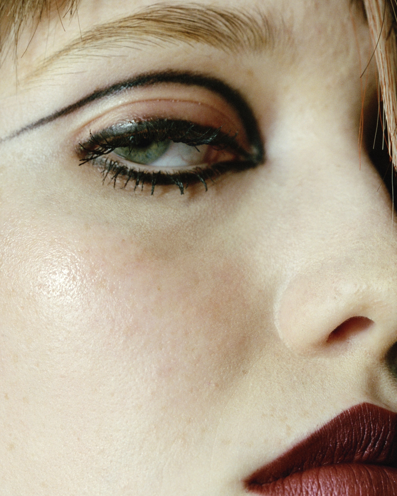 027 Karina Twiss Craetive Paris Stong Makeup