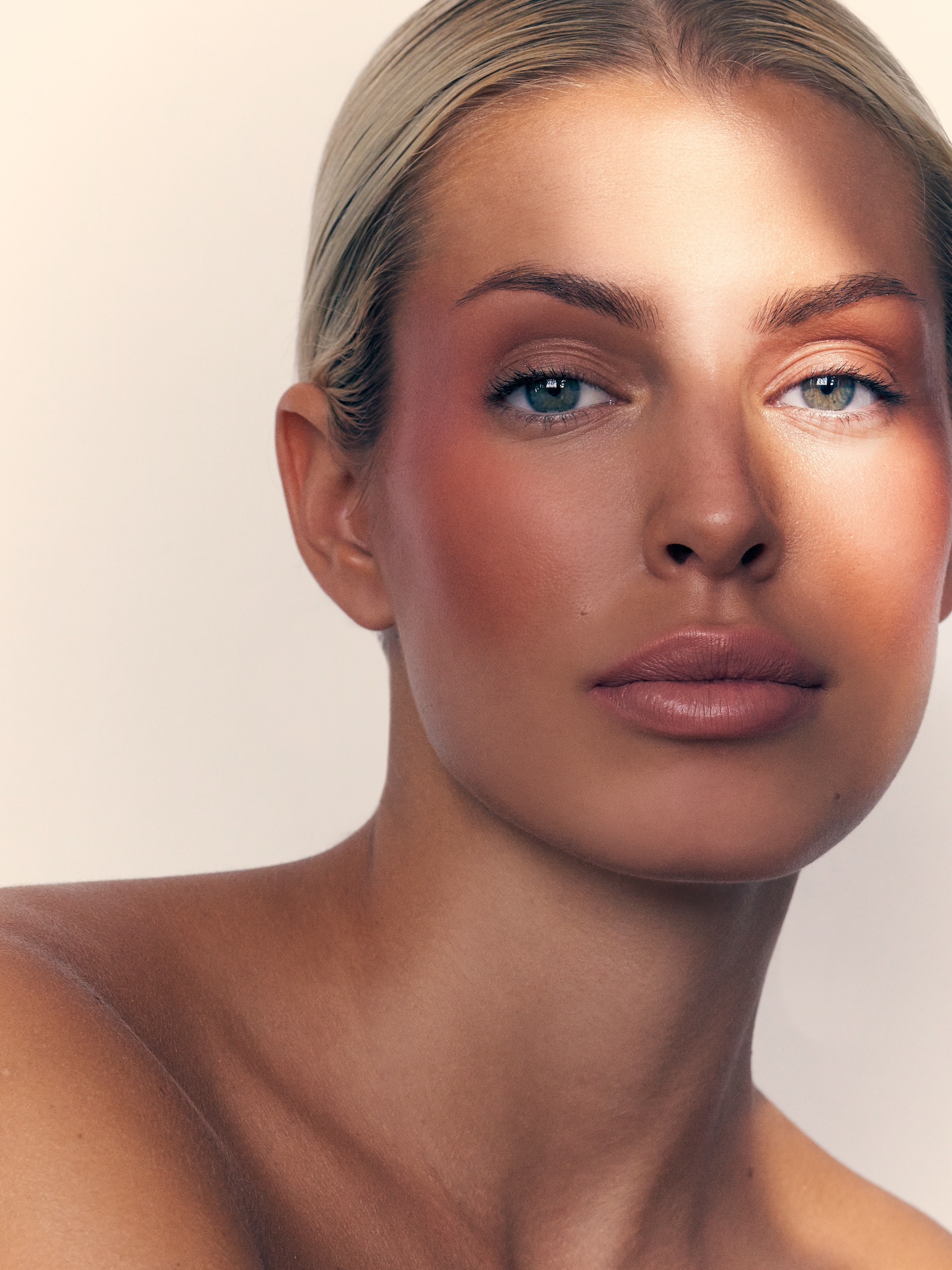 02 Fernando Gomez Craetive Paris Beauty Suncare