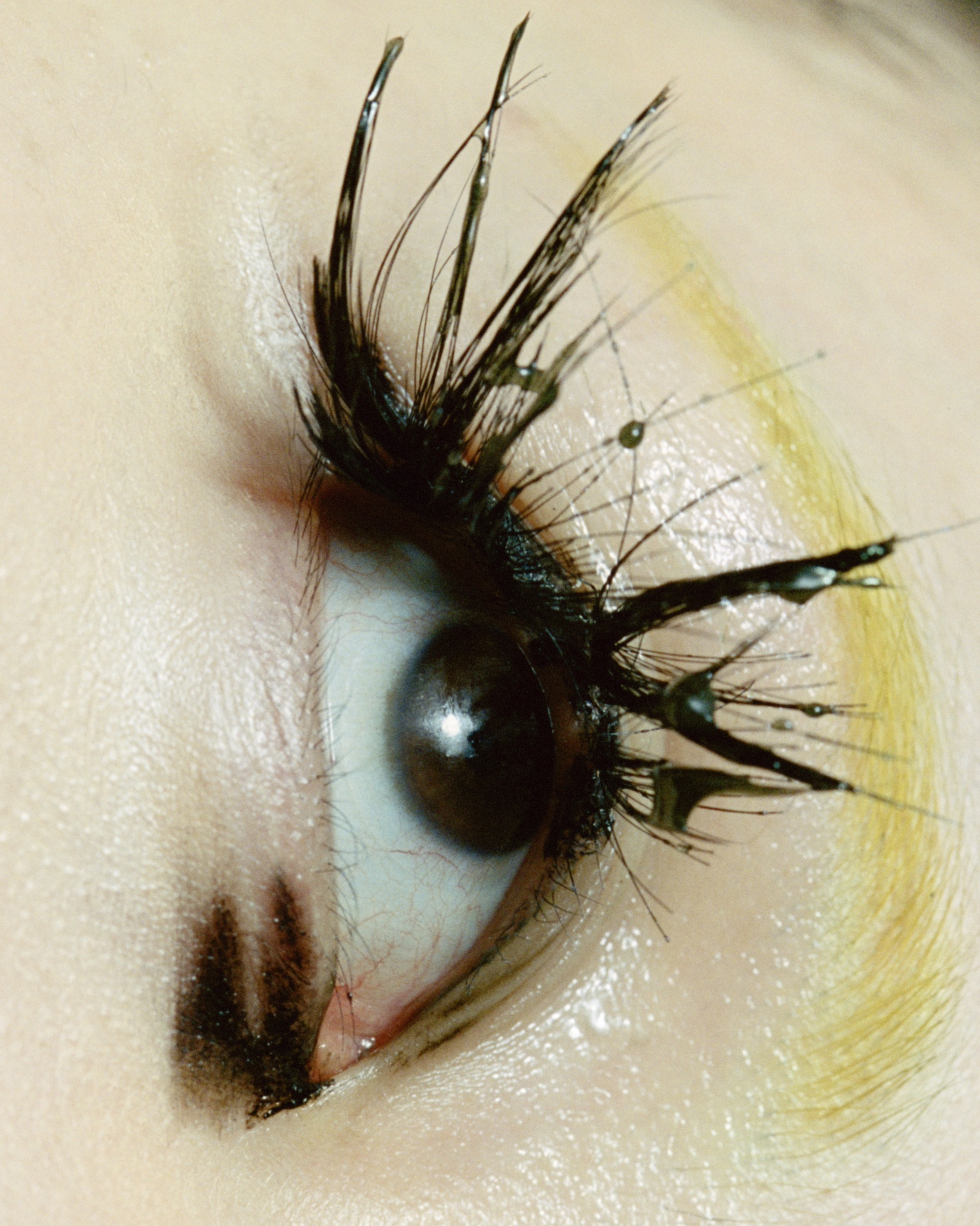 031 Karina Twiss Craetive Paris Stong Makeup