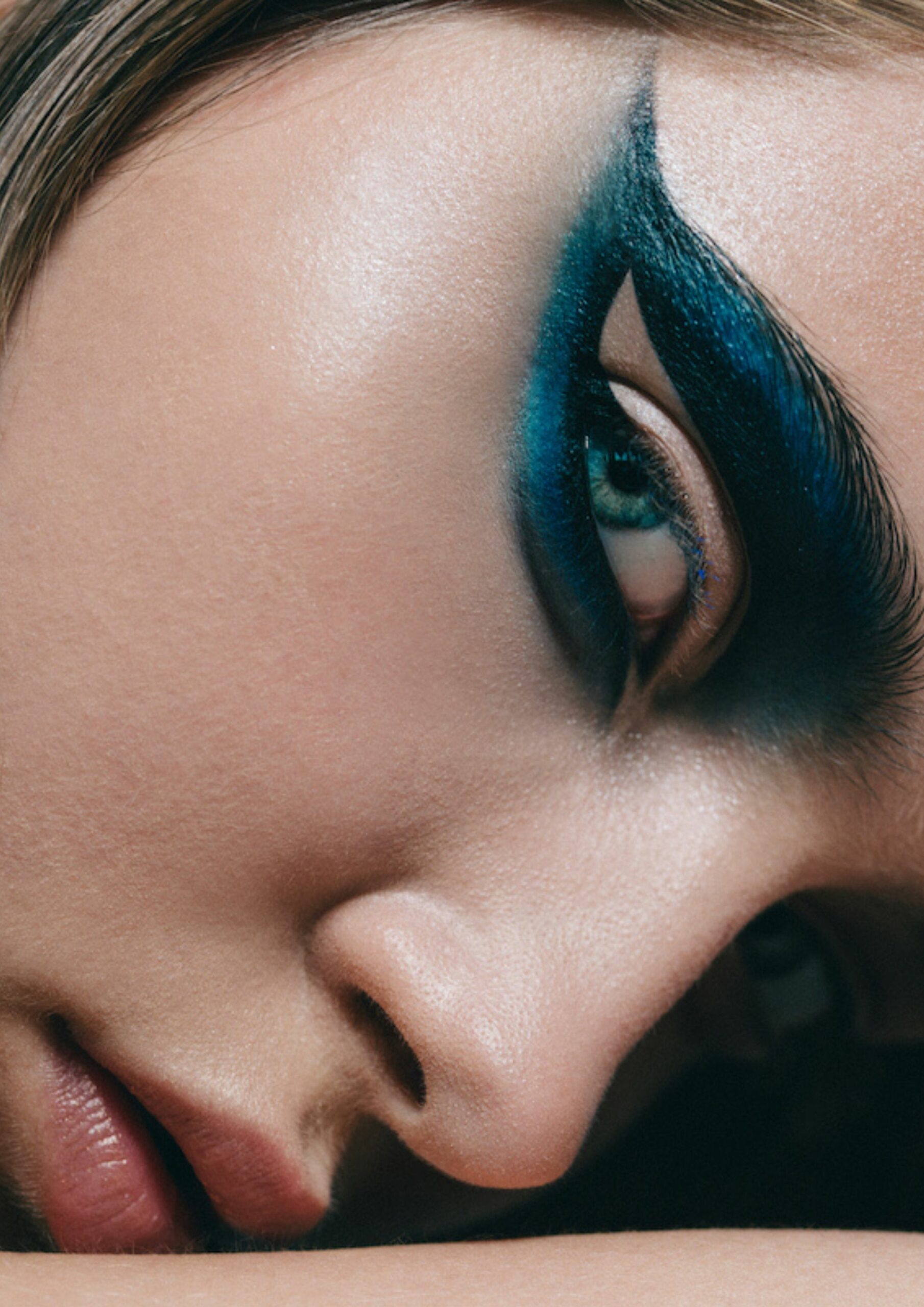 034 Fernando Gomez Craetive Paris Bold Make Up