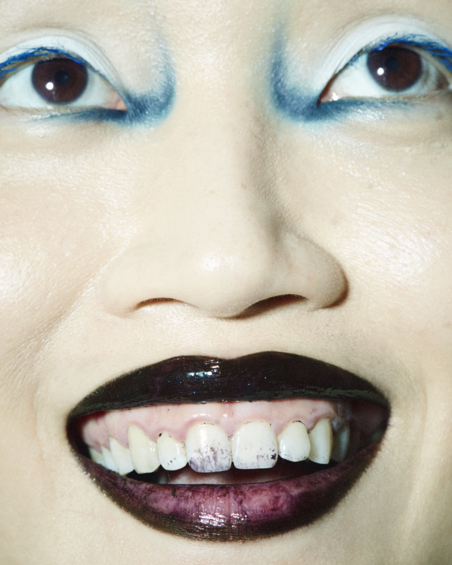 034 Karina Twiss Craetive Paris Stong Makeup