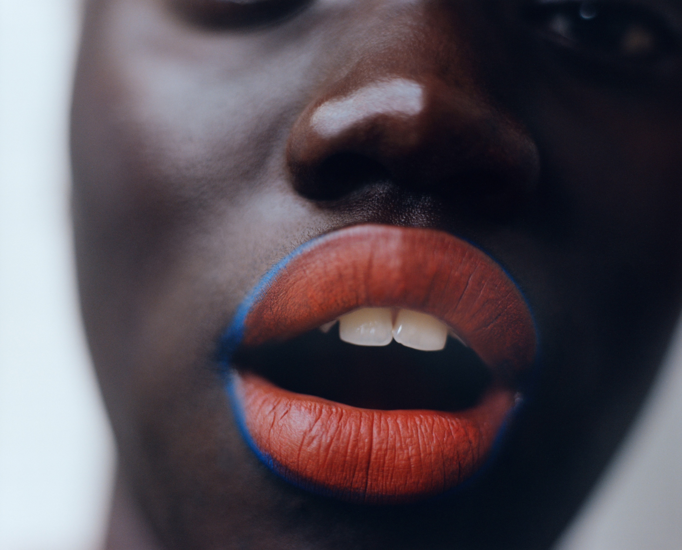 038 Karina Twiss Craetive Paris Stong Makeup