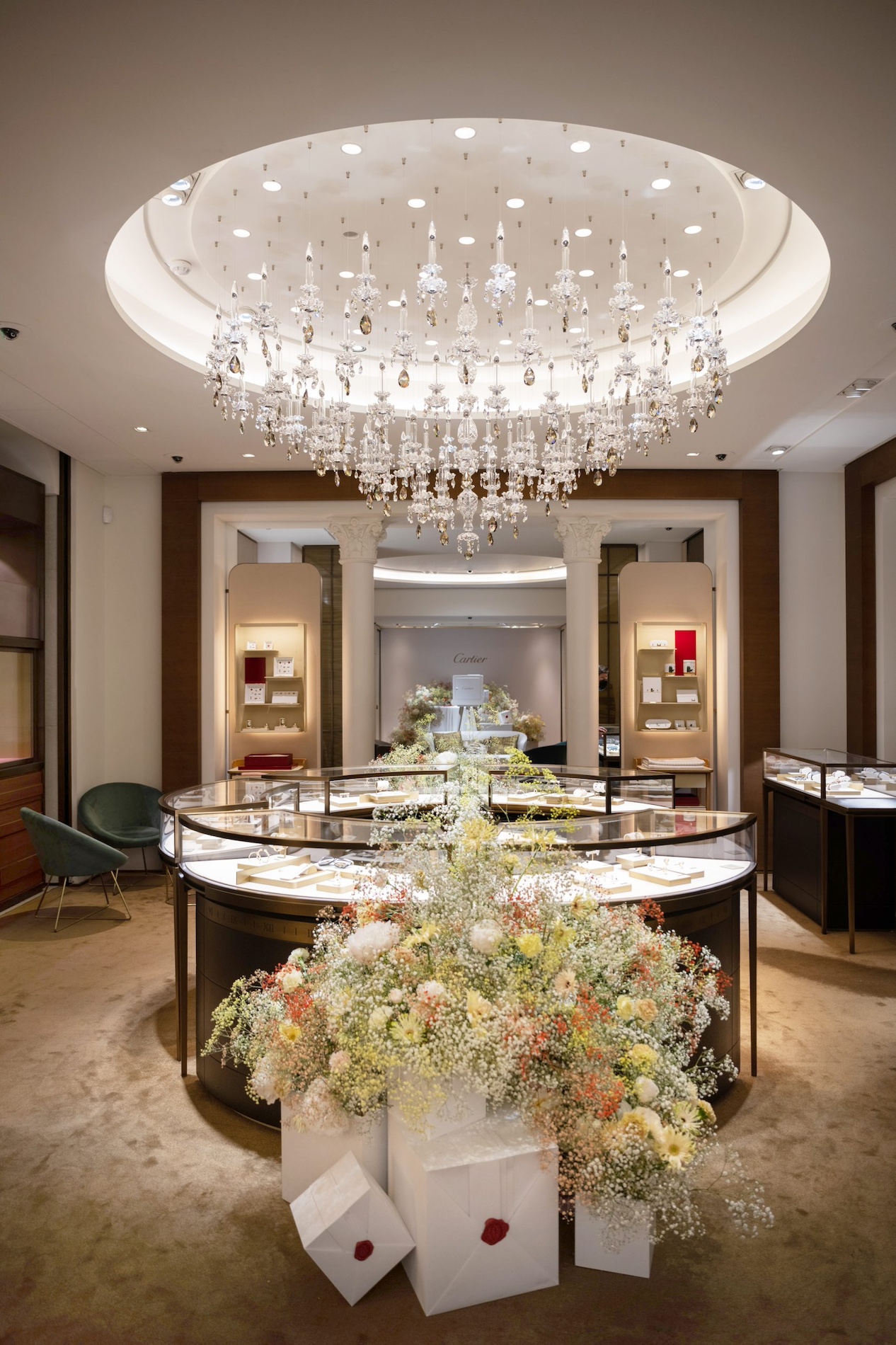 058 Cloe Vriet Craetive Paris Paper Artist Event Scenography