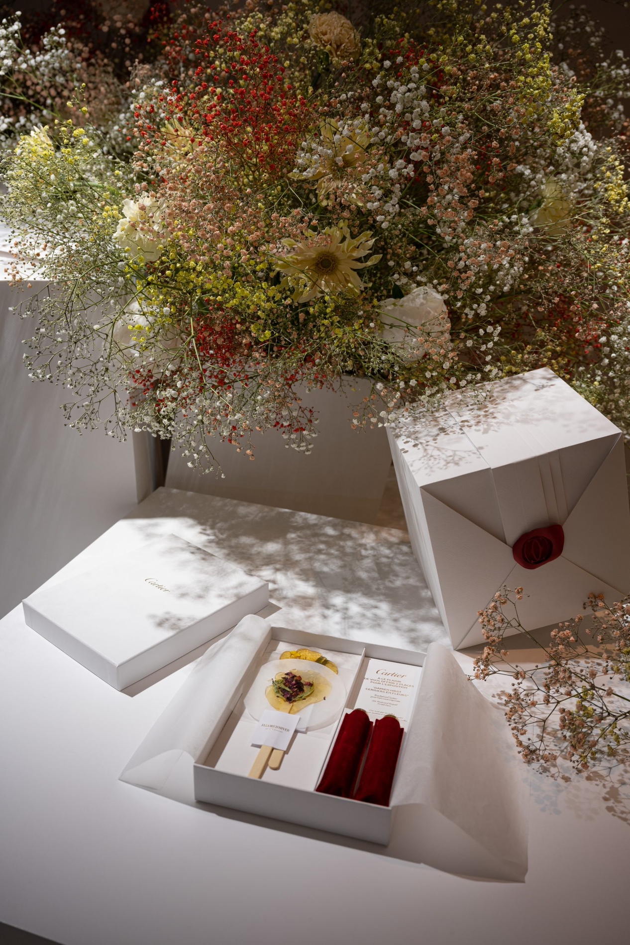 060 Cloe Vriet Craetive Paris Paper Artist Event Scenography