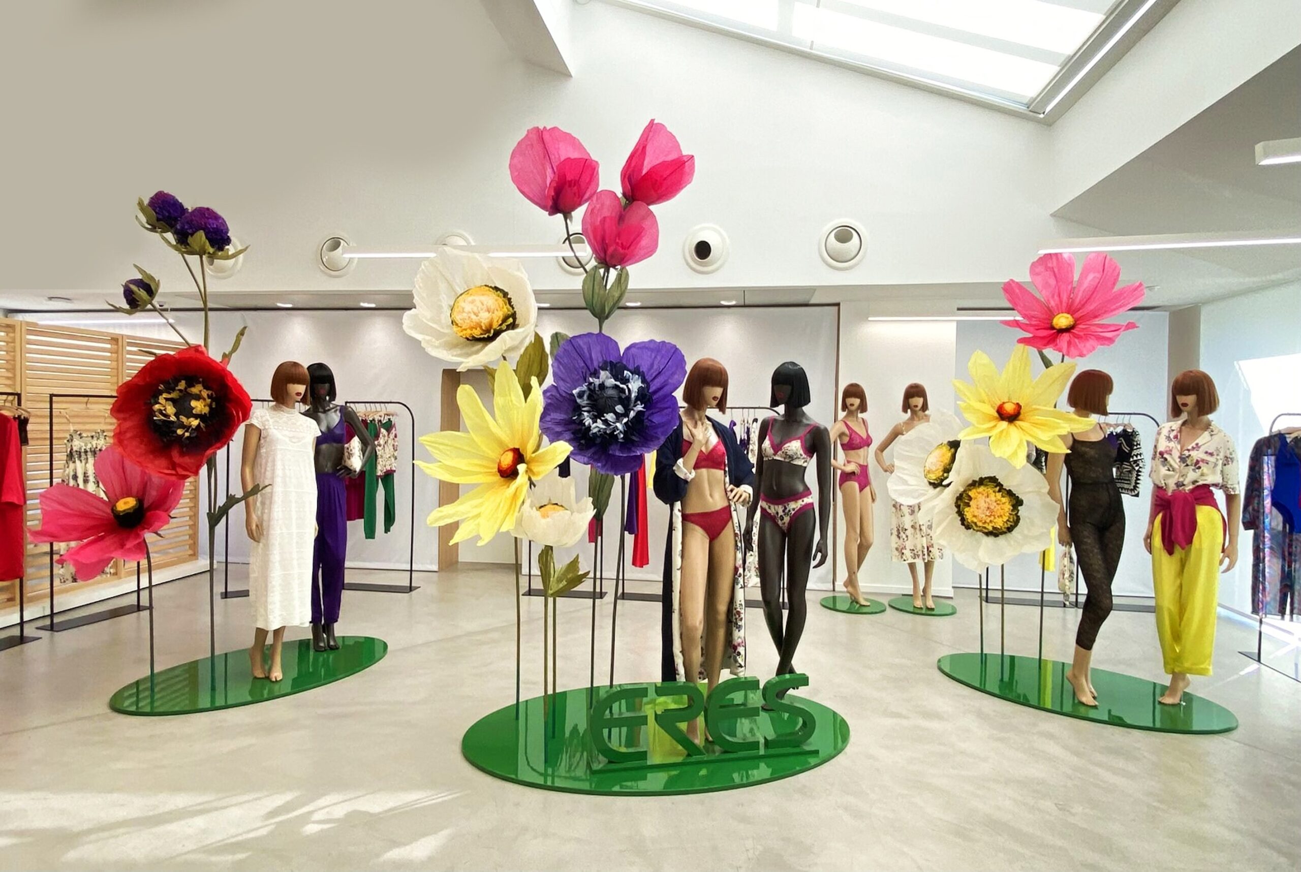 062 Cloe Vriet Craetive Paris Paper Artist Event Scenography