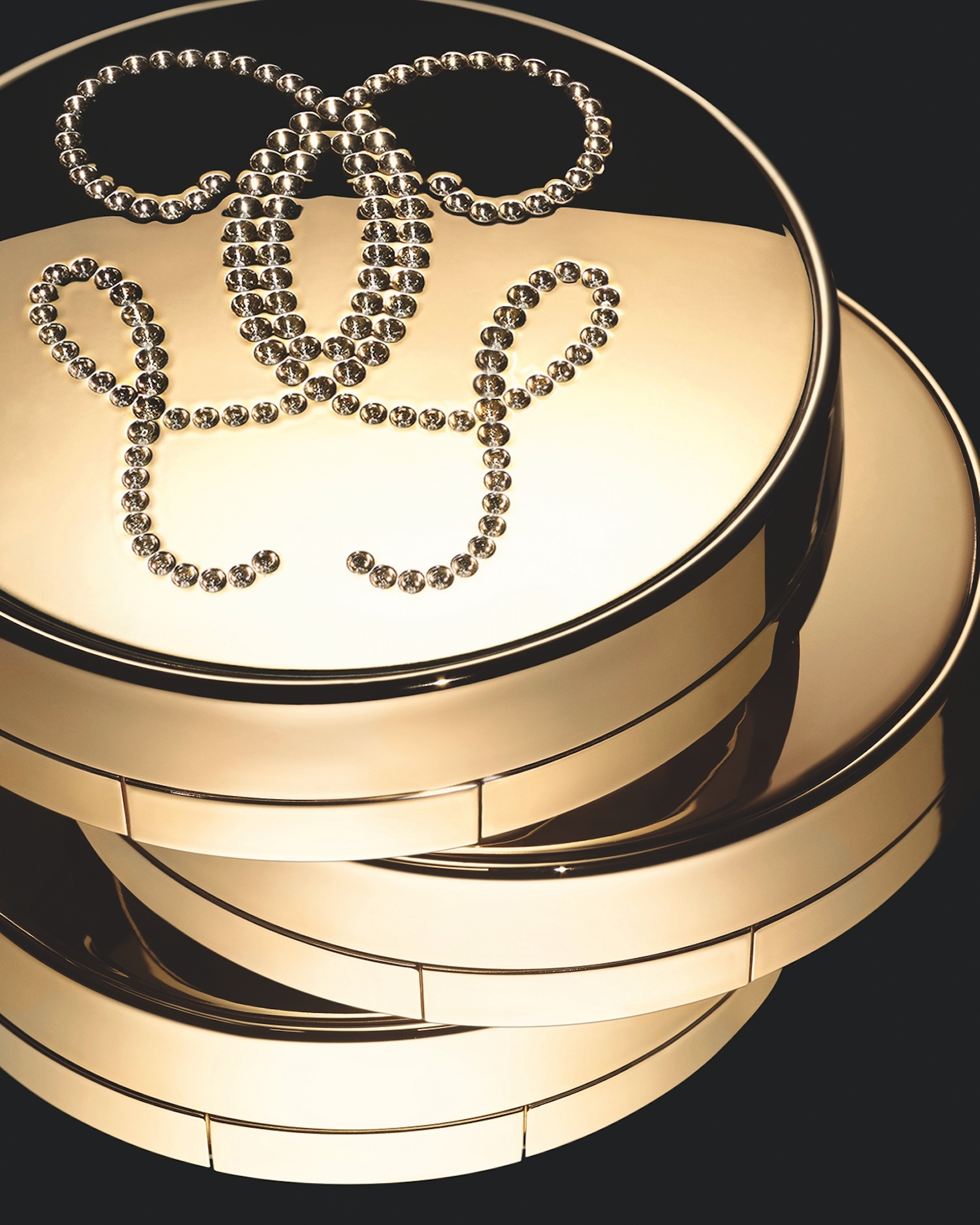 61 Simon Escourbiac Craetive Paris Simon Escourbiac Guerlain Parure Gold5