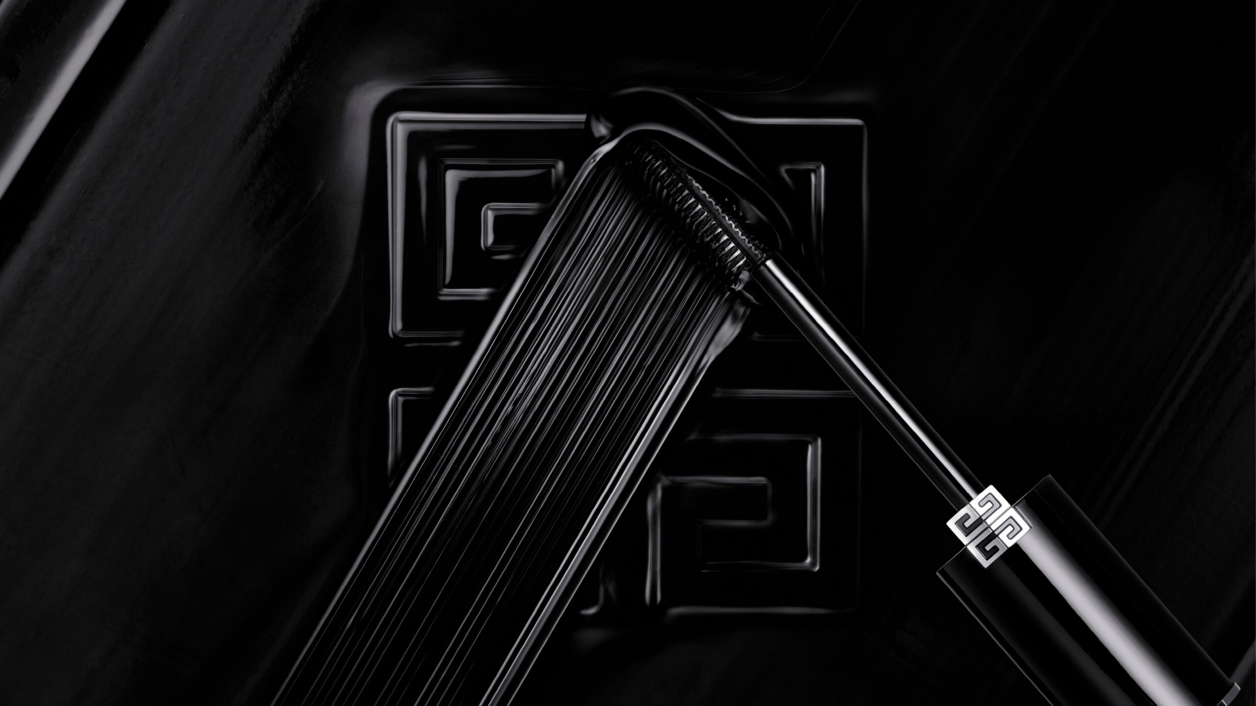 83 Simon Escourbiac Craetive Paris Makeup GIVENCHY INTERDIT MASCARA 01