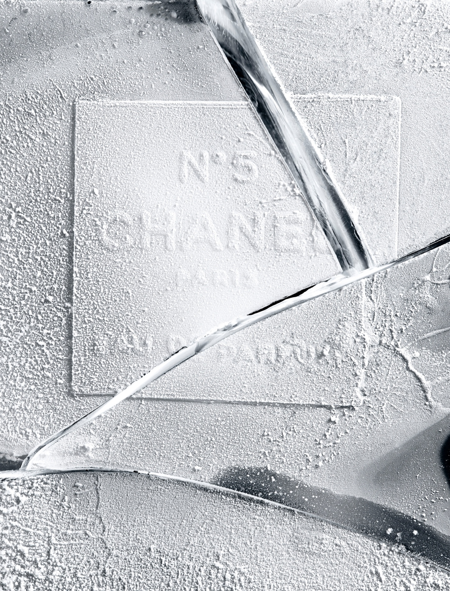 96 Simon Escourbiac Craetive Paris Fragrances 02 CHANEL